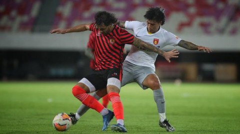 这是一篇以2025赛季中超争冠冲刺阶段的一场关键战役为蓝本的原创深度复盘，适合体育自媒体新媒体发布。