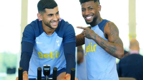 白鹿巷雄师集结恩菲尔德绿茵挥汗迎战新赛季