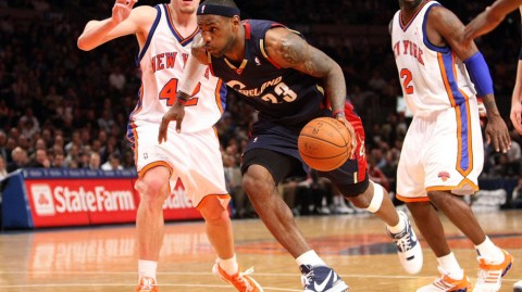 四十一岁詹皇续写传奇，季后赛首轮骑士主场气势如虹