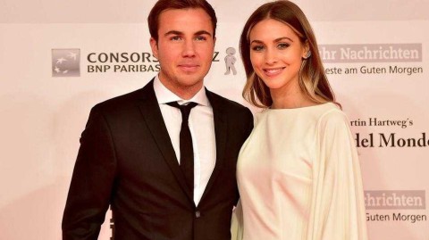 多特蒙德金童与德国超模的冬日童话：格策夫妇晚宴甜蜜瞬间