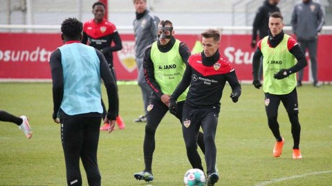 斯图加特绿茵鏖战前夜 春日阳光下最后一练