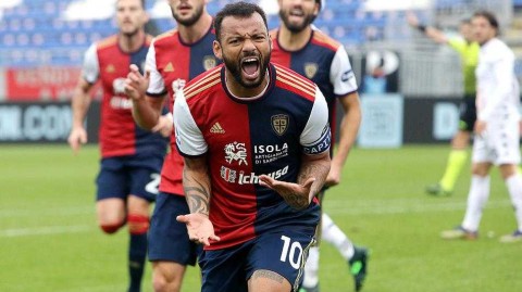 撒丁岛的寒意：因扎吉的魔法与卡利亚里八轮不胜的深渊