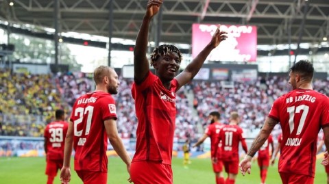 莱比锡红牛主场完胜多特蒙德 新帅罗泽完美首秀