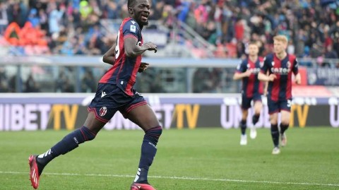 红蓝军团主场奏凯三球完胜乌迪内斯