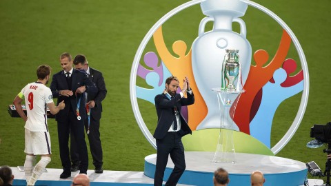 温布利的泪水：英格兰足球梦碎十二码线