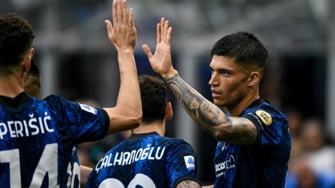 蓝黑军团主场完美收官，佩里西奇科雷亚联袂献礼