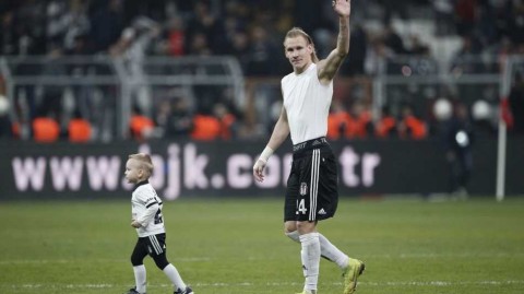 格子军团的惊魂一刻：铁卫维达的“中场战事”