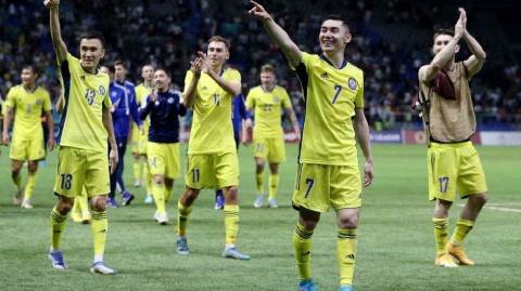 绿茵鏖战中亚狼主场逆转东欧铁骑