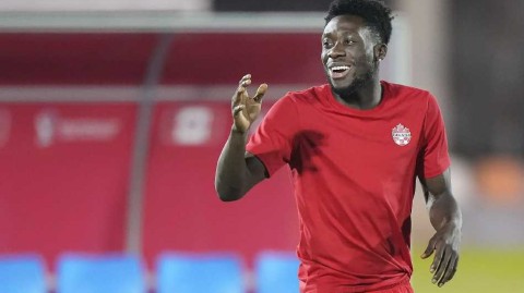 戴维斯训练场重现灿烂笑容 加拿大队迎战世界杯点燃全队信心