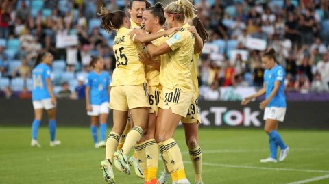 欧洲杯赛场红焰燃起 意大利女足梦碎曼彻斯特