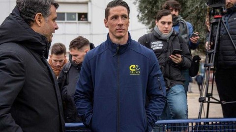 圣婴归乡浇灌梦想 托雷斯掌舵克鲁伊夫足球学校