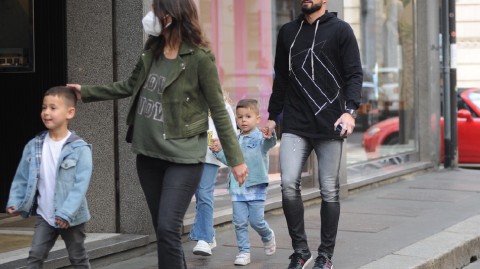 绿茵硬汉的柔情时光 吉鲁米兰街头温情伴子父爱满溢