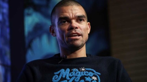 欧冠之夜的不朽丰碑：三十八岁佩佩，用十八次解围筑起波尔图的晋级长城