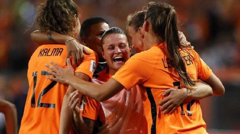 橙衣军团压哨绝杀 直通世界杯铸就荣耀时刻