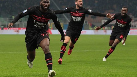 意甲巅峰对决红黑军团主场饮恨 蓝衣骑士绝杀起舞