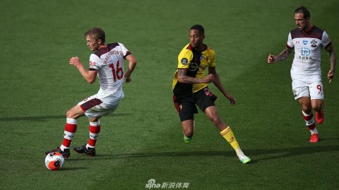 英斯双响炮耀武扬威 圣徒客场三球痛击大黄蜂