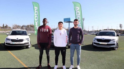 武磊稳居C位携新援同享殊荣，西班牙人冬窗三将喜提赞助商新车