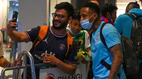 水晶宫队闪耀狮城 季前之旅点燃球迷热情