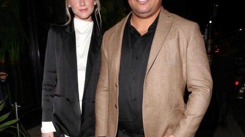 大罗与女友伦敦街头漫步，岁月静好唯有爱意不减