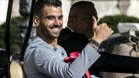 蓝色罗马的荣耀盛典：意大利欧洲杯冠军携德劳内杯凯旋归国