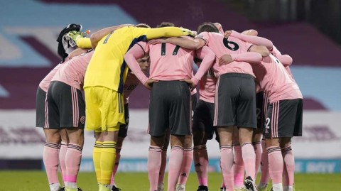 疫情寒流侵袭谢菲联：多例阳性引爆寒冬危机，谁为“刀锋军团”的沉沦埋单？