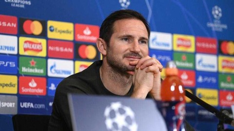 欧冠激战前夕蓝军蓄势待发 切尔西训练场上的坚韧与信念