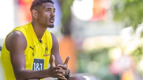 多特新援阿莱确诊睾丸肿瘤将长期缺阵