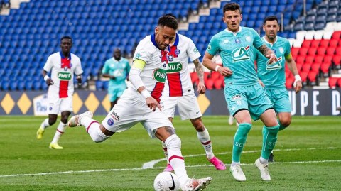 法国杯：巴黎狂欢夜，伊卡尔迪戴帽内马尔闪耀，昂热遭血洗