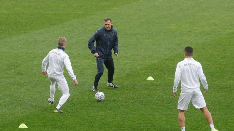 基辅春日绿茵备战忙 舍甫琴科挂帅欲亮剑