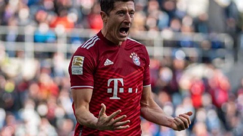 拜仁坚守转会立场莱万未来牵动足坛