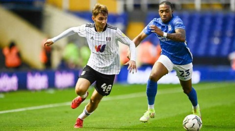 圣安德鲁斯球场的青春风暴：富勒姆小将闪击，联赛杯奏凯