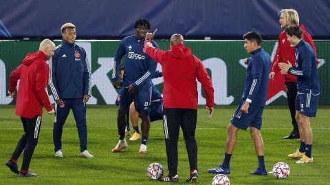 决战前夕：阿贾克斯青年军在贝尔加莫的无声誓言