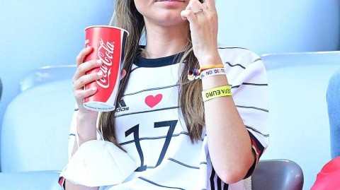 绿茵场外的璀璨星光 德法大战佳丽云集