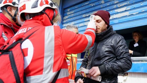 疫情肆虐下的空荡球场，意甲联赛陷入寂静与哀伤