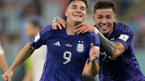 蓝白雄鹰展翅晋级之路 破波兰锁定小组头名