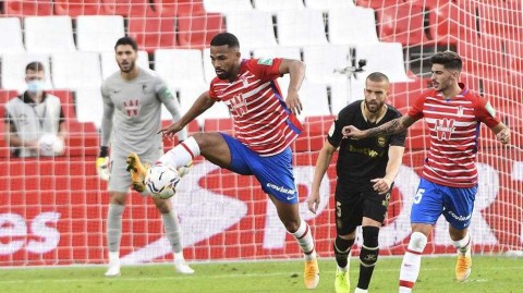 新赛季主场首秀，格拉纳达雨夜激战险胜阿拉维斯