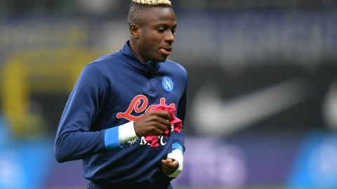 死神擦肩的碰撞：奥斯梅恩面部重伤瞬间，那不勒斯锋霸的浴火重生之路