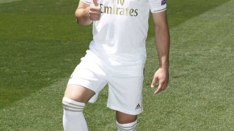 皇马锋线新星约维奇右脚跟骨骨折，归期未定前景蒙尘