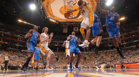 二〇一〇季终极回溯：科比极限飞跃与紫金王朝的荣耀印记