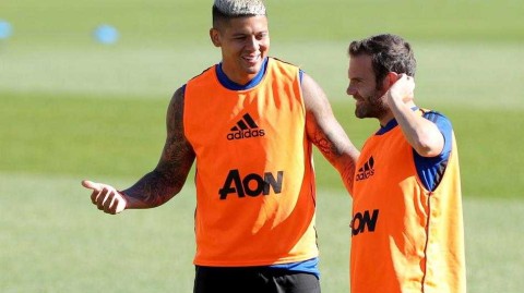 珀斯烈日下红魔静候玫瑰之战