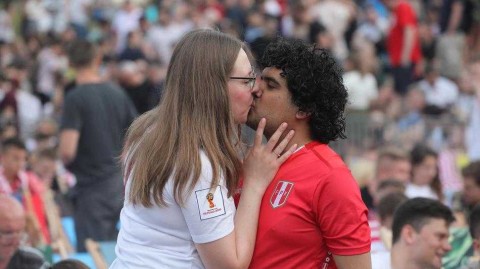 暴雨、泪水与乌龙盛宴：欧洲杯小组赛收官之战的难忘一夜