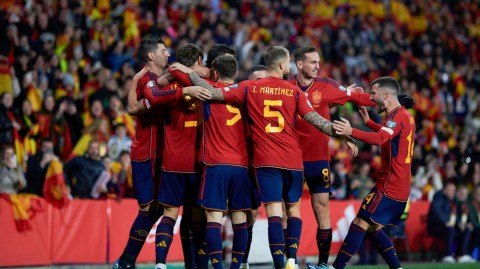 标题：英超榜首易主的“最低消费”——曼城1-0登顶，伯恩利降级，94年碾压重回争冠C位