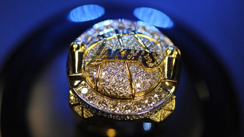 时光巡礼：回顾湖人总冠军戒指颁奖盛典与王朝底蕴