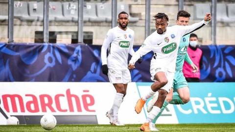 法国杯赛场上的荣耀与泪水：色当激战昂热定格永恒瞬间