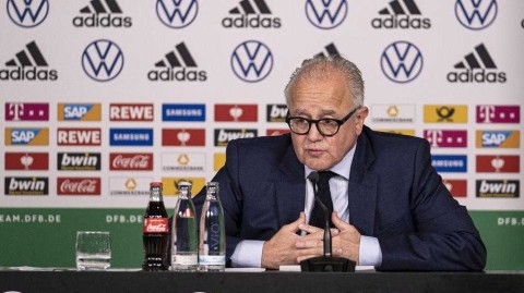 疫情下的德国足球峰会：勒夫与足协主席视频连线共商对策