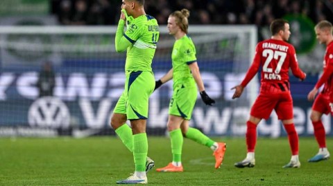 德甲绿茵烽火狼堡激战雄鹰上演进球盛宴