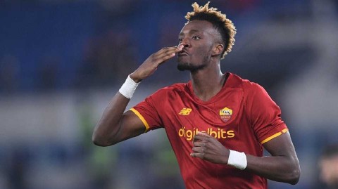 永恒之城逆转夜：亚伯拉罕传射导演罗马杯赛晋级