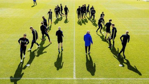 宰斯特的橙衣战歌：镜头下的荷兰队世预赛冲刺时刻