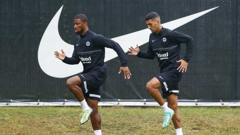 德意志雄鹰蓄势待发：回顾法兰克福2122赛季欧联杯征程起点