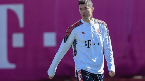 拜仁战前训练莱万领衔出征欧冠生死战